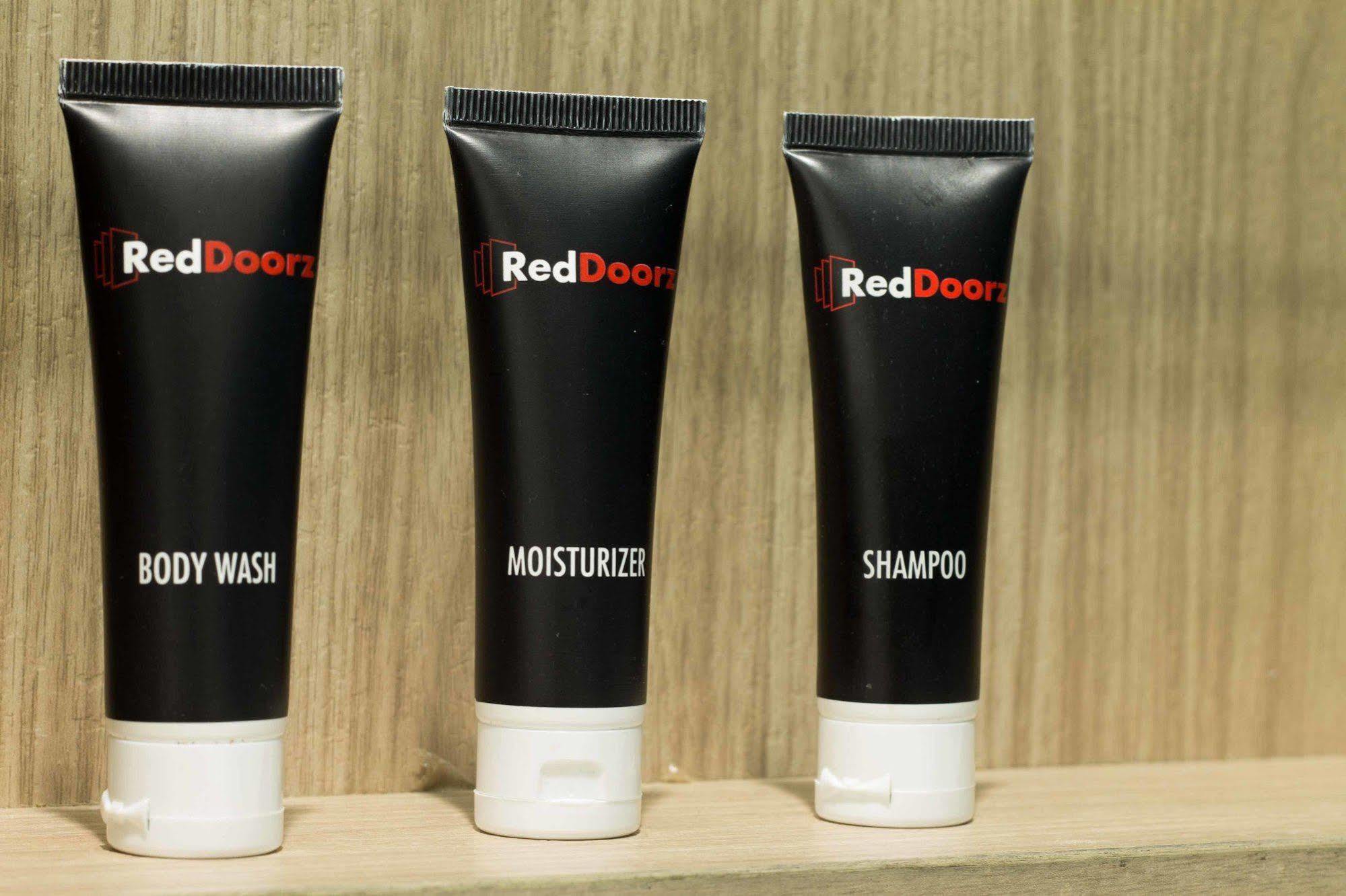 Reddoorz @ Dago Hotel Бандунг Екстериор снимка